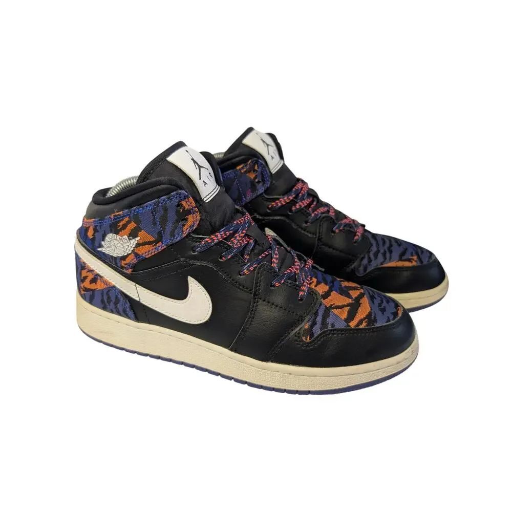 Nike Girls Shoes, Air Jordan 1 Mid SE Tiger Stripe Sneakers, Sz 7Y/ Wmns 8.5